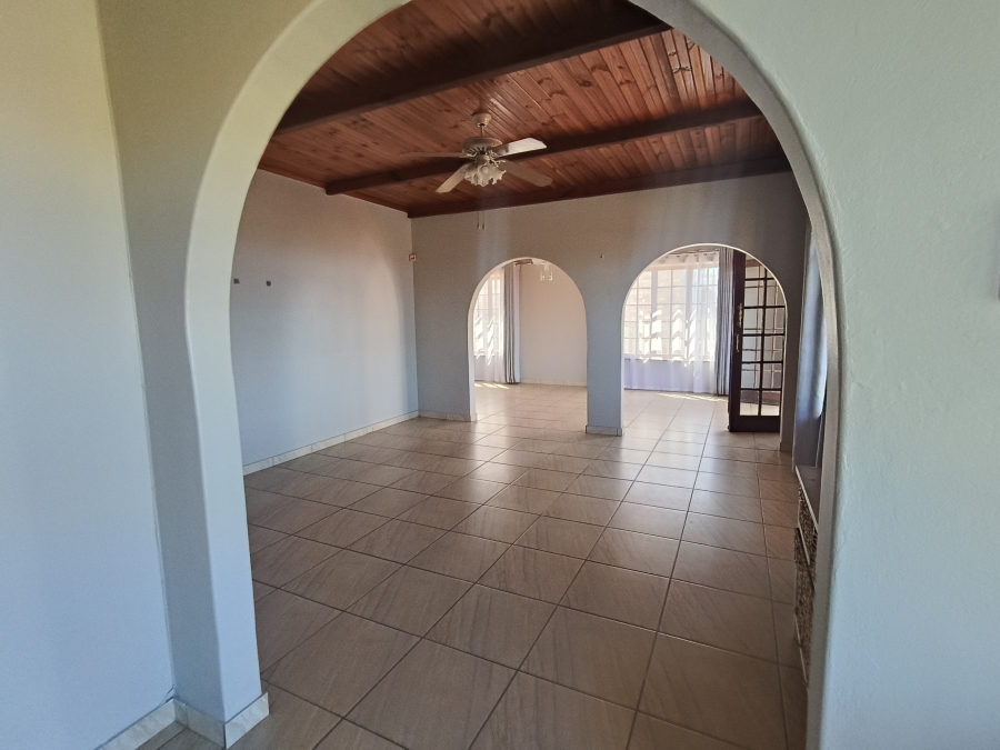 3 Bedroom Property for Sale in Wavecrest Eastern Cape